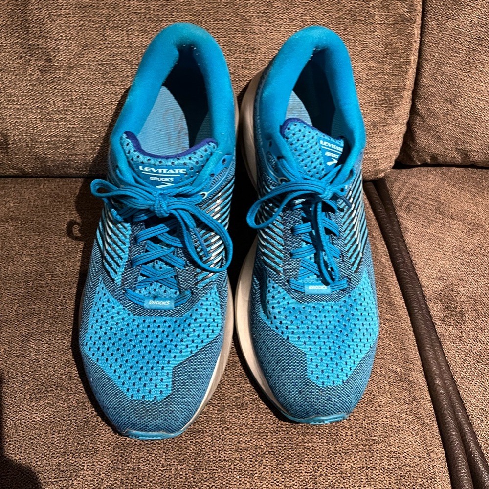 Brooks Levitate Women's Running Sneakers in Turquoise Blue